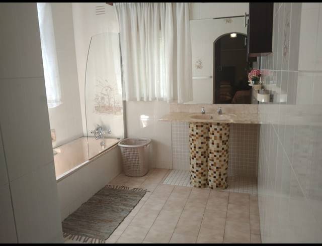 5 BEDROOM HOUSE FOR SALE IN BLUFF